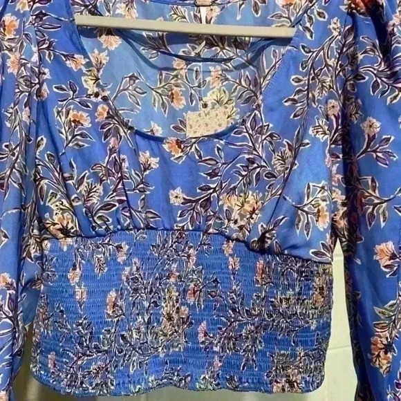 Free People Santiago Blouse SMALL Blue Floral Puff‎ Sleeve Ruched Smocked Boho - Picture 8 of 9